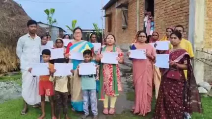 হলদিবাড়ি: তৃণমূলের তরফে ''তোমার ঠিকানা উন্নয়নে নিশানা'' প্রচারপত্র বিতরণ করা হলো হলদিবাড়িতে