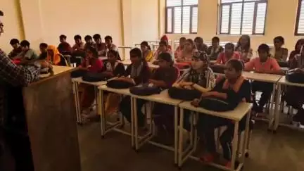 नांगल राजावतान: राजकीय महाविद्यालय नांगल राजावतान में सेल्फ डिफेंस विषय पर संगोष्ठी का आयोजन, प्रशिक्षण लेने के लिए किया प्रेरित