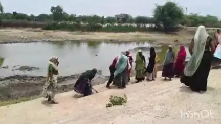 रेलमगरा: जिला कलक्टर के निर्देशन में गोगाथला में वंदे गंगा जल संरक्षण महा अभियान के तहत श्रमदान किया गया