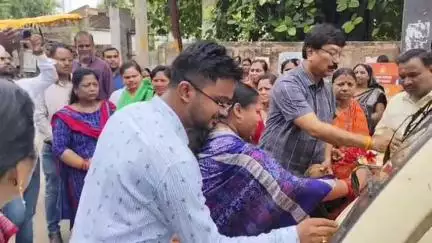 ବିଜେପୁର: ବିଜେପୁର ବିଜ୍ଞାପିତ ଅଞ୍ଚଳ ପରିଷଦ କାର୍ଯ୍ୟାଳୟ ସମ୍ମୁଖରେ ବିକାଶ ବାହନ ରଥର ଶୁଭ ଉଦଘାଟନ କଲେ ବିଜେପୁର ବିଧାୟକ