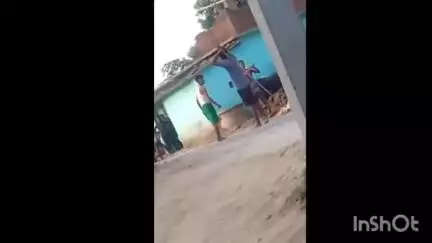 बरहट: गुगुलडीह गांव में जमीन विवाद को लेकर दो पक्षों के बीच लाठी-डंडों से हुई झड़प, वीडियो आया सामने