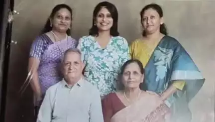 વડોદરા ઉત્તર: અમદાવાદ પ્લેન ક્રેશ દુર્ઘટના ના માં પતિ પત્ની ના મૃતદેહો ને શિવ શક્તિ નગર સોસાયટી માં તેઓ ના નિવાસસ્થાને લવાયા