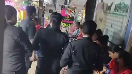 সোনারপুর: বারইপুর পুলিশ জেলার উইনার্স টিম এর সদস্যরা সোনারপুর থানার বিভিন্ন এলাকা টহলদারী চালান