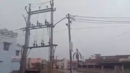 बारां: शहर के बाबजी नगर नाकोड़ा कॉलोनी व रिद्धिका कालोनी में पांच घंटे बिजली गुल रहने से लोगों को उठानी पड़ी परेशानी