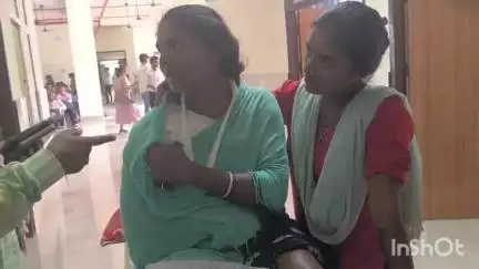 मुशहरी: सीतामढ़ी में हाथ की जगह पैर का प्लास्टर होने पर नेपाल की घायल महिला का मुजफ्फरपुर में इलाज
