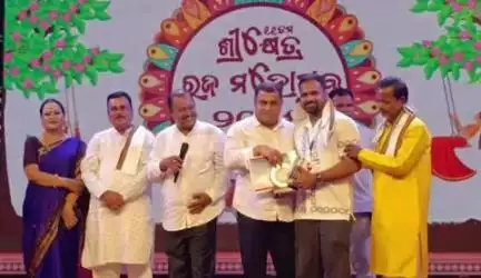 ପୁରୀ ମ୍ୟୁନିସିପାଲଟି: ବୁଢୀମା ତୋଟା ଠାରେ ଆୟୋଜିତ ଶ୍ରୀ କ୍ଷେତ୍ର ରଜ ମହୋଉତ୍ସବ ରେ ମୁଖ୍ୟ ଅତିଥି ରୂପେ ଯୋଗ ଦେଲେ ରାଜ୍ୟସଭା ସାଂସଦ