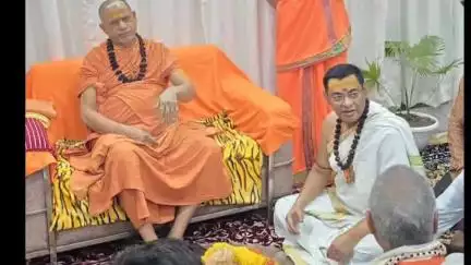 राजगढ़: राजगढ़ सांसद रोडमल नागर ने मुलताई में जगतगुरु शंकराचार्य स्वामी सदानंद सरस्वती से आशीर्वाद लिया