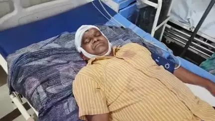 जशपुर: जशपुर बाजार डांड में स्कूटी अनियंत्रित होकर गिरी, शासकीय आयुर्वेदिक चिकित्सक गंभीर रूप से घायल