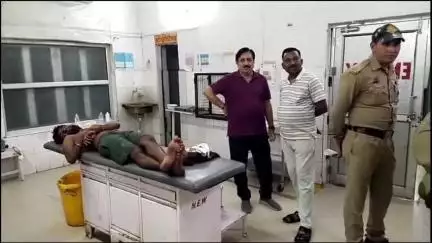 इटावा: कोतवाली इलाके में संदिग्ध परिस्थितियों में युवक ब्लेड लगने से घायल, अस्पताल में इलाज जारी, पुलिस जांच में जुटी