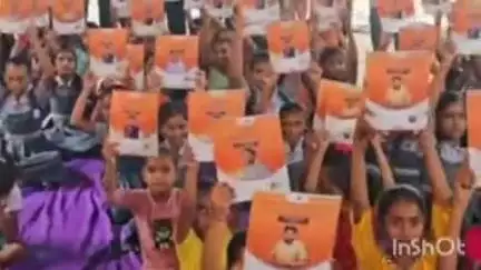 વિરમગામ: MLA હાર્દિકભાઈ દ્વારા એક જ દિવસમાં 20 પ્રાથમિક શાળા અને ત્રણ હાઇસ્કુલ ખાતે વિદ્યાર્થીઓને 41,715 ચોપડા આપવામાં આવ્યા