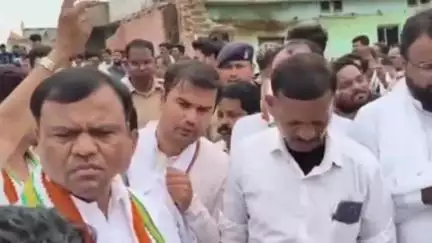 रायगढ़: प्रदेश कांग्रेस अध्यक्ष दीपक बैज ने सोमवार को रायगढ़ दौरे के दौरान प्रगति नगर और कयाघाट के प्रभावित लोगों से की मुलाकात