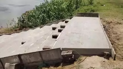 নলহাটি ১: নলহাটি ১ নম্বর ব্লকের অন্তর্গত শালবন পিকনিক স্পটে ব্রাহ্মণী নদীর তীরে নতুন ঘাট ও মহিলাদের জন্য টয়লেট নির্মাণের উদ্যোগ