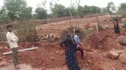 पिछोर: पिछोर नगर के ग्रांट बाग मोहल्ला निवासी लोगों का निकलने वाला पुरानी रास्ता हुई बंद,मोहल्ला वासी परेशान#jansamasya
