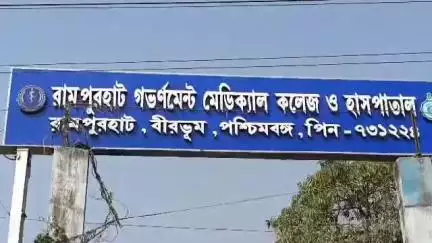 রামপুরহাট ১: খরবনা গ্রামে নিয়ত্রন হারিয়ে টোটোতে ধাক্কা,প্রাণ গেল এক মোটর বাইক আরোহীর
