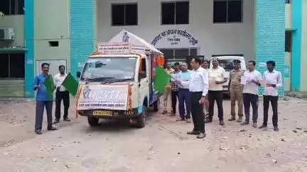 टुंडी: टुंडी बीडीओ ने धरती आबा उत्कर्ष अभियान के प्रचार वाहन को हरी झंडी दिखाकर किया रवाना