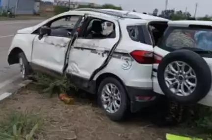 उदयपुरा: गाडरवारा: रीवा से भोपाल जा रही कार गाय के सामने आने से पलटी, कार में सवार फौजी परिवार सुरक्षित