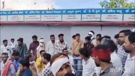 नसरुल्लागंज: नगर के निजी अस्पताल में इलाज के दौरान एक महिला की हुई मौत, परिजनों ने लापरवाही का आरोप लगाते हुए किया हंगामा