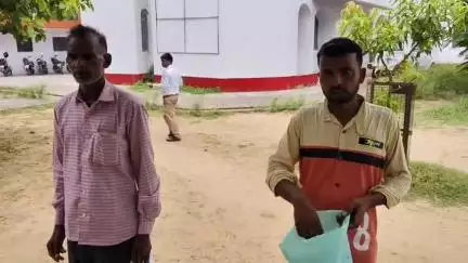 पडरौना: भलुही गाँव में भूमाफियाओं का आतंक, नवीन परती व तालाब के साथ किसान की खेती पर जबरन कब्जे की शिकायत, डीएम से न्याय की मांग