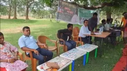दुमका: बेलियाजोड़ के चित्रसेनी गांव में धरती आबा जनजातीय ग्राम उत्कर्ष अभियान के तहत शिविर का आयोजन