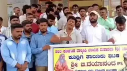 ಕೂಡ್ಲಿಗಿ: ಐಪಿಎಸ್ ಅಧಿಕಾರಿ ಬಿ.ದಯಾನಂದ ಅವರ ಅಮಾನತ್ತು ವಿರೋಧಿಸಿ,ಪಟ್ಟಣದಲ್ಲಿ ವಾಲ್ಮೀಕಿ ಸಂಘಟನೆ ವತಿಯಿಂದ ಪ್ರತಿಭಟನೆ