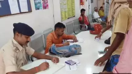 जगदीशपुर: भागलपुर पुलिस ने विधि व्यवस्था बनाए रखने के लिए व्यवसायिक संस्थानों का किया निरीक्षण