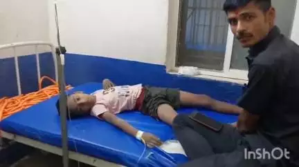 अकबरपुर: महानंदपुर गांव में एक बच्चे को करंट लगने के बाद बिगड़ी तबीयत, अस्पताल में कराया गया भर्ती