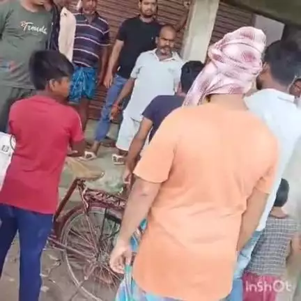 नरपतगंज: बसमतिया में डीलर के खिलाफ लाभुकों ने किया प्रदर्शन, डीएम को दिया आवेदन