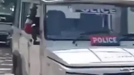 ईसागढ़: कदवाया पुलिस ने ईदौर गांव से कच्ची शराब के साथ एक 45 वर्षीय व्यक्ति को गिरफ्तार किया