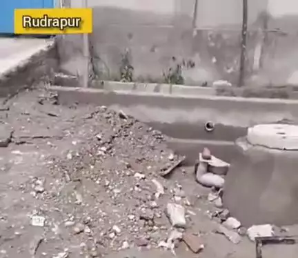रुद्रपुर: शहर के मेट्रोपोलिस में लीक हुई गैस पाइपलाइन को नहीं किया गया पूरी तरह से ठीक, स्थानीय लोगों ने जताई नाराज़गी #jansamasya