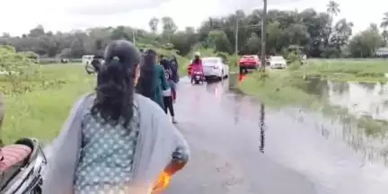 കുന്നത്തൂർ: വീണ്ടും പ്രളയ ഭീഷണിയോ, പള്ളിക്കലാർ കരകവിഞ്ഞു, ആശങ്കയിൽ തൊടിയൂർ പാലത്തിന്റെ സമീപവാസികൾ