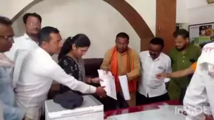 नेर: मांगलादेवी येथे अहिल्यादेवी होळकर सभागृहाच्या बांधकामाचे भूमिपूजन करण्यासाठी ठाकरे गटाचे बांधकाम विभागाला निवेदन