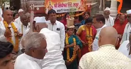 लातूर: श्री सिद्धेश्वर रत्नेश्वर देवालय परिसरातून श्री सिद्धेश्वर पायी दिंडीचे पंढरपूरकडे प्रस्थान
