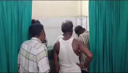 बांसवाड़ा: टाटीया गांव में तेज हवा और अंधड़ के चलते हाई वोल्टेज आने से एक व्यक्ति की करंट लगने से हुई मौत, पुलिस ने कराया पीएम