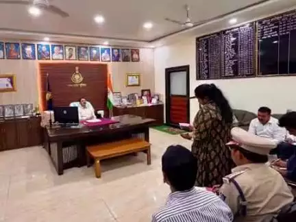टीकमगढ़: एसपी की अध्यक्षता में SP ऑफिस में पुलिस अधिकारी-कर्मचारी की बैठक हुई आयोजित