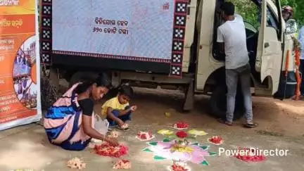 ବାଙ୍ଗିରିପୋଷି: ଶ୍ୟାମାଖୁଣ୍ଟା ପଞ୍ଚାୟତ କାର୍ଯ୍ୟାଳୟରେ ବିକାଶ ବାହନକୁ ପତାକା ଦେଖାଇ ଶୁଭାରମ୍ଭ କଲେ ବିଡ଼ିଓ