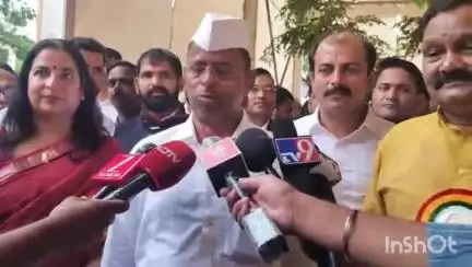 नाशिक: अडचणींचा पाढा वाचण्यापेक्षा मुलांना शुभेच्छा द्याव्यात; मंत्री नरहरी झिरवळ यांची मुंडेगाव येथे प्रतिक्रिया