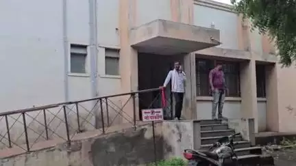 परांडा: तहसील कार्यालयामध्ये आसू ग्रामपंचायतीच्या सरपंच अनिता राऊत यांच्याविरुद्ध अविश्वास ठराव दाखल