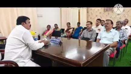 మున్సిపల్ పరిధిలోని ఉన్నత పాఠశాలల్లో మౌలిక సదుపాయాలు కల్పించాలని మున్సిపల్ ఛైర్మన్‌కు విన్నవించిన ఉపాధ్యాయులు