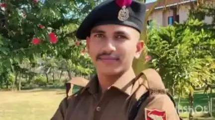 पेठ: गुजरात राष्ट्रीय महामार्गावर अपघातात उंबरपाडा (क) येथील बीएसएफ जवानाचा मृत्यू, शासकिय इतमामात अंत्यसंस्कार