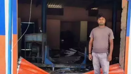 तोरपा: तोरपा में कारो नदी के पास जंगली हाथी ने भाई बंधु होटल को तोड़ा