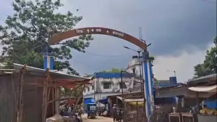 সীতাই: সিতাই কৃষক বাজারের ভিতরে নোংরা-আবর্জনার গন্ধে অতিষ্ঠ ব্যবসায়ী ও ক্রেতা #jansamasya