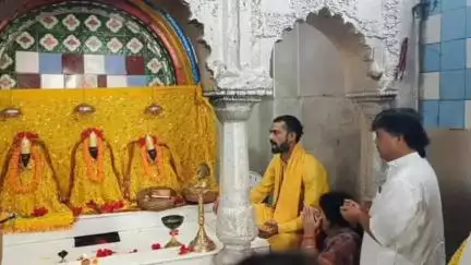 देव: मणिपुर एवं नागालैंड के संगठन मंत्री अभय गिरी ने अपनी माता के साथ देव सूर्य मंदिर में की पूजा-अर्चना