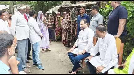 बसंतपुर: पीएचईडी मंत्री नीरज कुमार सिंह बनेलीपट्टी पहुंचे, सड़क दुर्घटना में मृतक के परिजनों को दी सांत्वना