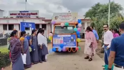 कलेक्ट्रेट परिसर से कलेक्टर ने सुपोषण प्रचार रथ को हरी झंडी दिखाकर रवाना किया