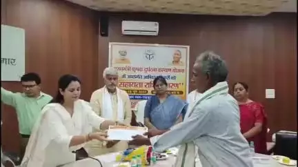 ज़मानिया: गाजीपुर में कृषक दुर्घटना योजना के तहत 7 तहसीलों के 88 आश्रित परिवारों को ₹428 लाख की सहायता राशि वितरित की गई