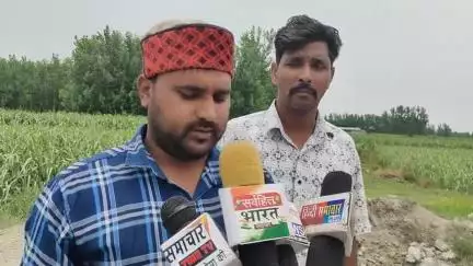 लक्सर के सुल्तानपुर नेहन्दपुर सुठारी से मार्ग पर प्रधानमंत्री ग्राम सडक योजना केअंतर्गत निर्माण के दो माह बाद ही टूट सडक