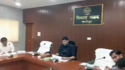 सेवराई: विकास भवन में डीएम की अध्यक्षता में तिमाही डीसीसी/डीएलआरसी की बैठक, DM ने बैंकों को ऋण प्रवाह बढ़ाने के दिए निर्देश