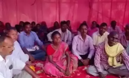 निरसा/चिरकुंडा: फर्जी नौकरी के खिलाफ पूबी मोदी का ECL एरिया ऑफिस के पास अनिश्चितकालीन धरना, मान मैन्वुअल के बाद समाप्त