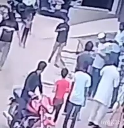 जानसठ: भोपा के गाँव नगला बुजुर्ग में मामूली विवाद के चलते दबंगों ने दुकानदार को पीटा, CCTV कैमरे में घटनाक्रम कैद