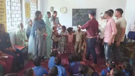 जिले के स्कूलों में शाला प्रवेश उत्सव मनाया गया, बच्चों का गुलाल लगाकर, तिलक कर और मिठाई खिलाकर किया गया प्रवेश